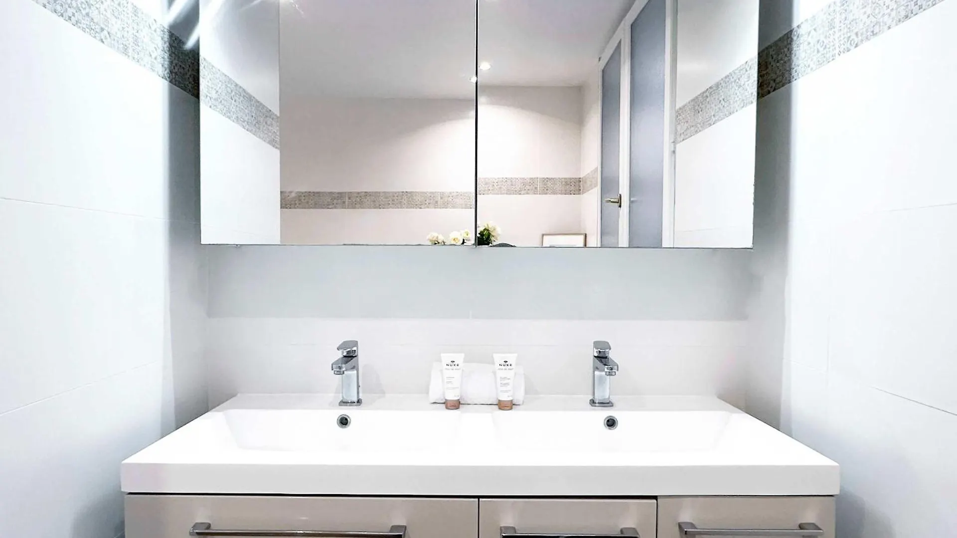 Modern & Spacious Near Le Marais Apartment