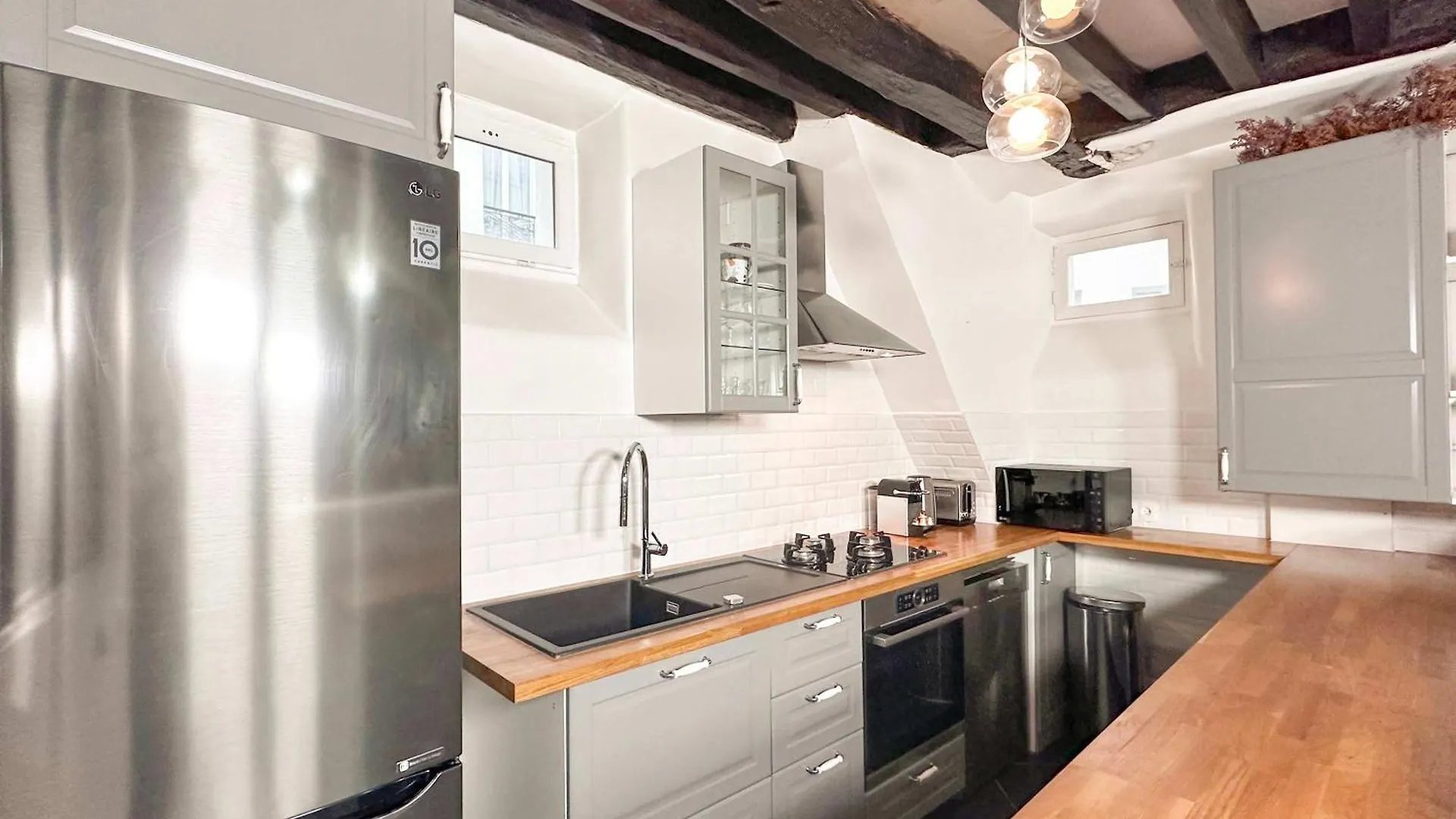 Modern & Spacious Near Le Marais Apartment *